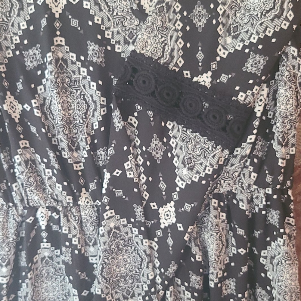 Size S NWOT blk/wte long sleeve dress with crochet